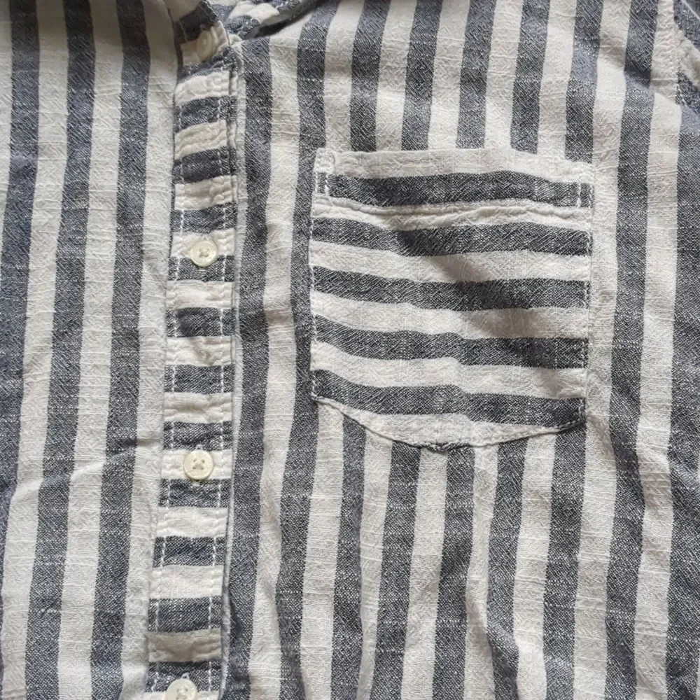 Abercrombie & Fitch Blue and White Striped Button Down Shirt - Picture 3 of 9
